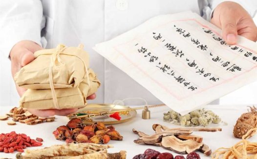 平衡中焦寒温升降，虚实兼顾；调气清热和胃化瘀，谨守病机